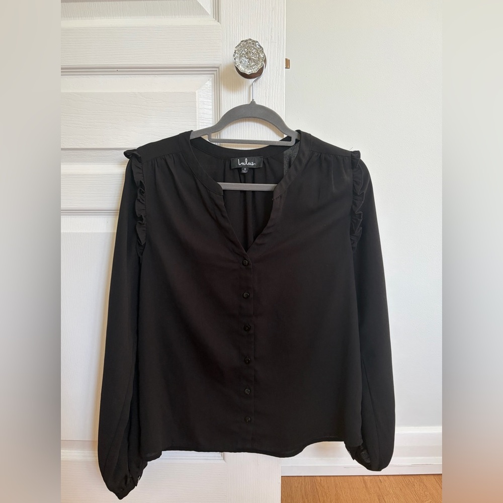 Lulu's Elegant Black Button-Up Blouse